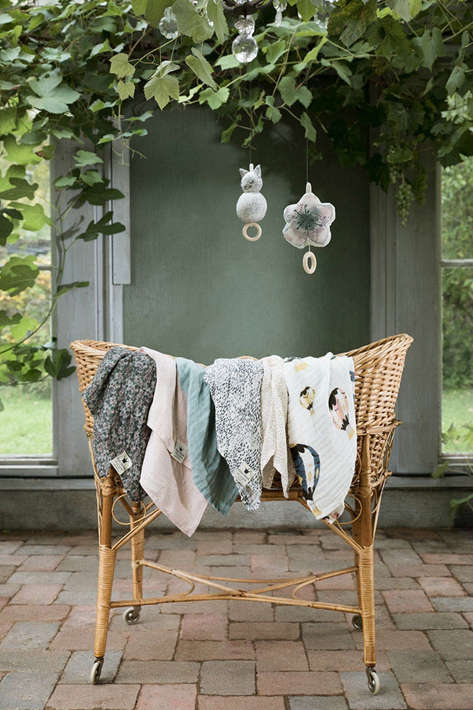 Bamboo_Muslin_Blankets_Gilded-Garden_LS