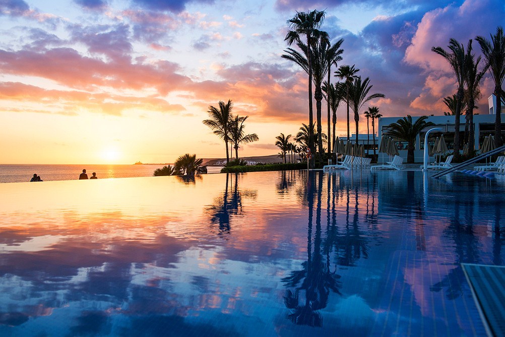 gallery_spain-gran-canaria-las-meloneras-riu-palace-meloneras-resort_pool-sunset_0280550_1506160804