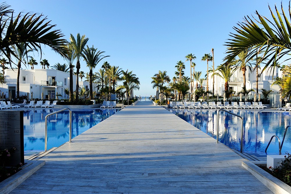 gallery_spain-gran-canaria-las-meloneras-riu-palace-meloneras-resort_pool_0276887