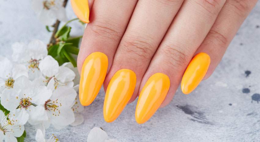 Amarelo: a cor queridinha nas unhas de festa junina