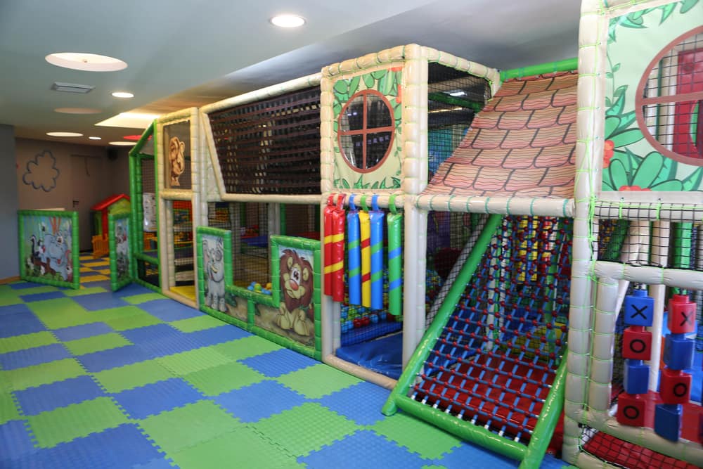 Usaha playground indoor menjadi solusi bagi orang tua yang keduanya bekerja.