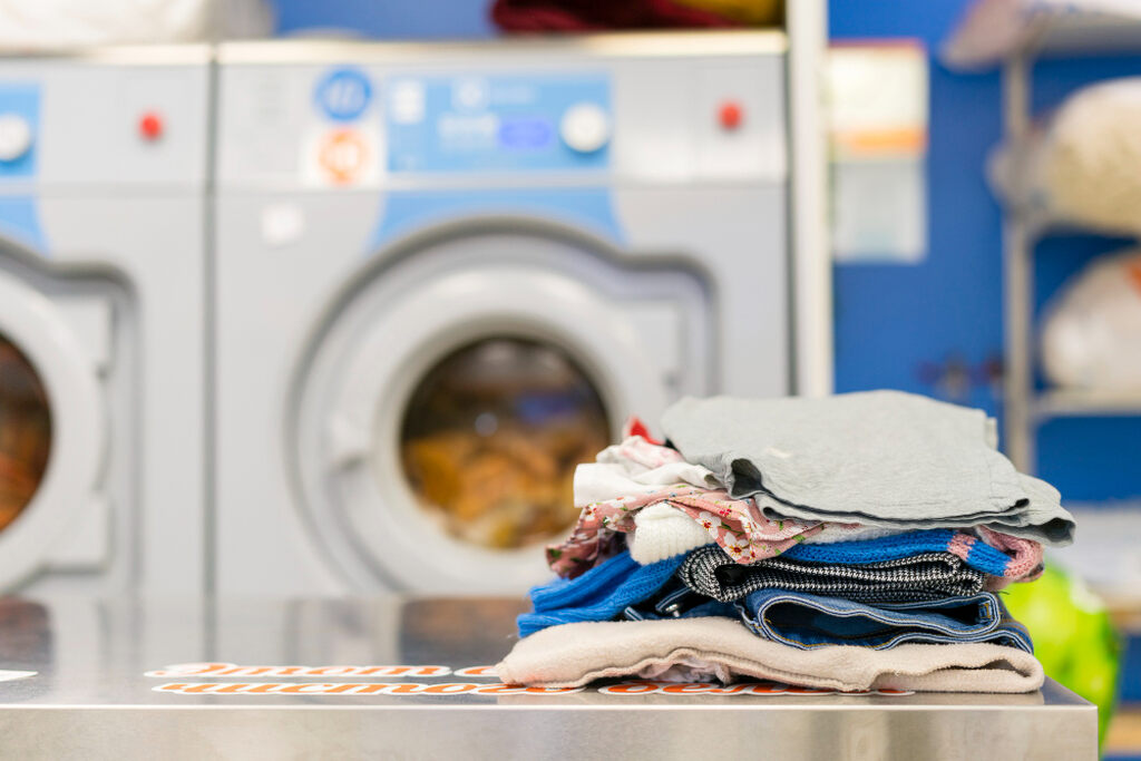 Usaha laundry sekali kecil pun tetap membutuhkan laporan keuangan laundry.