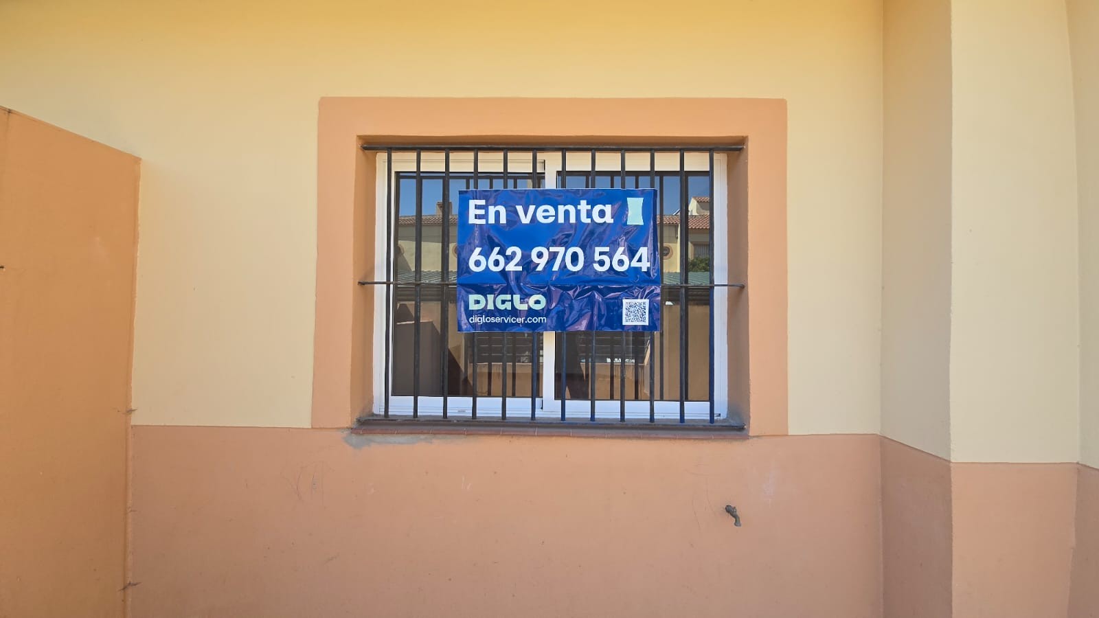 IB00100187256-CARTEL