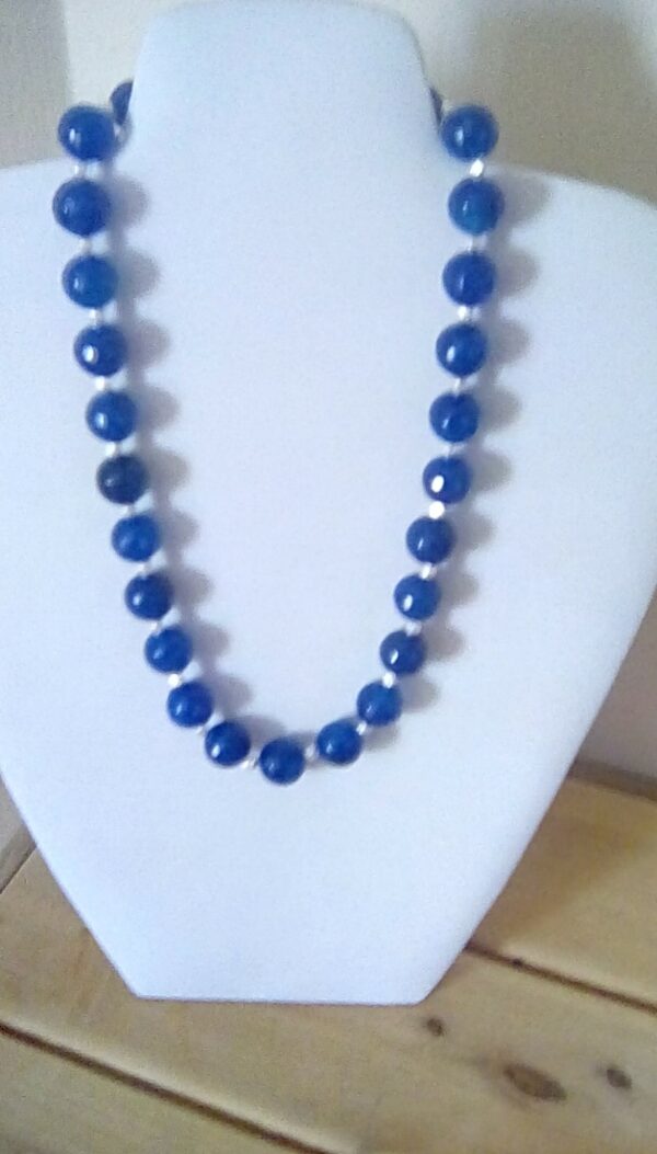 160 cts Blue coloured quartz rounds with silver Crystal small beads - product image 3