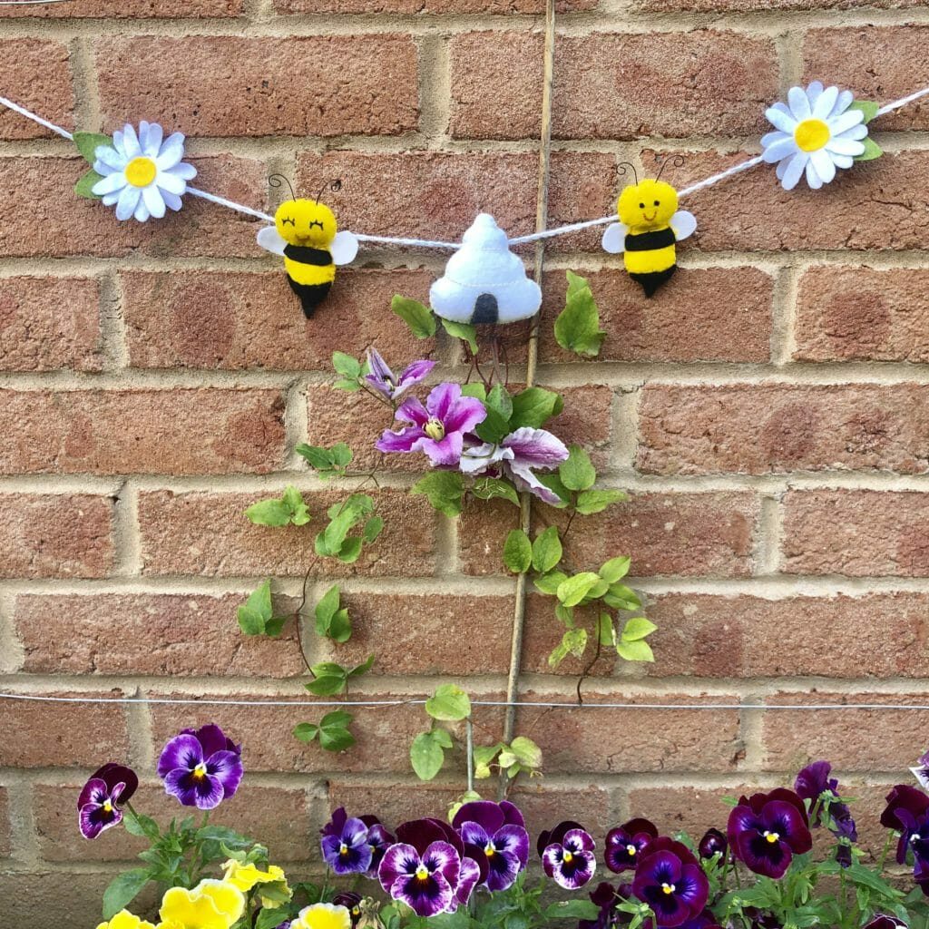 Bee decorative hanging garland, bee home decor wall hanging