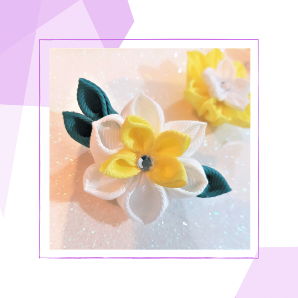 Daffie brooch - main product image