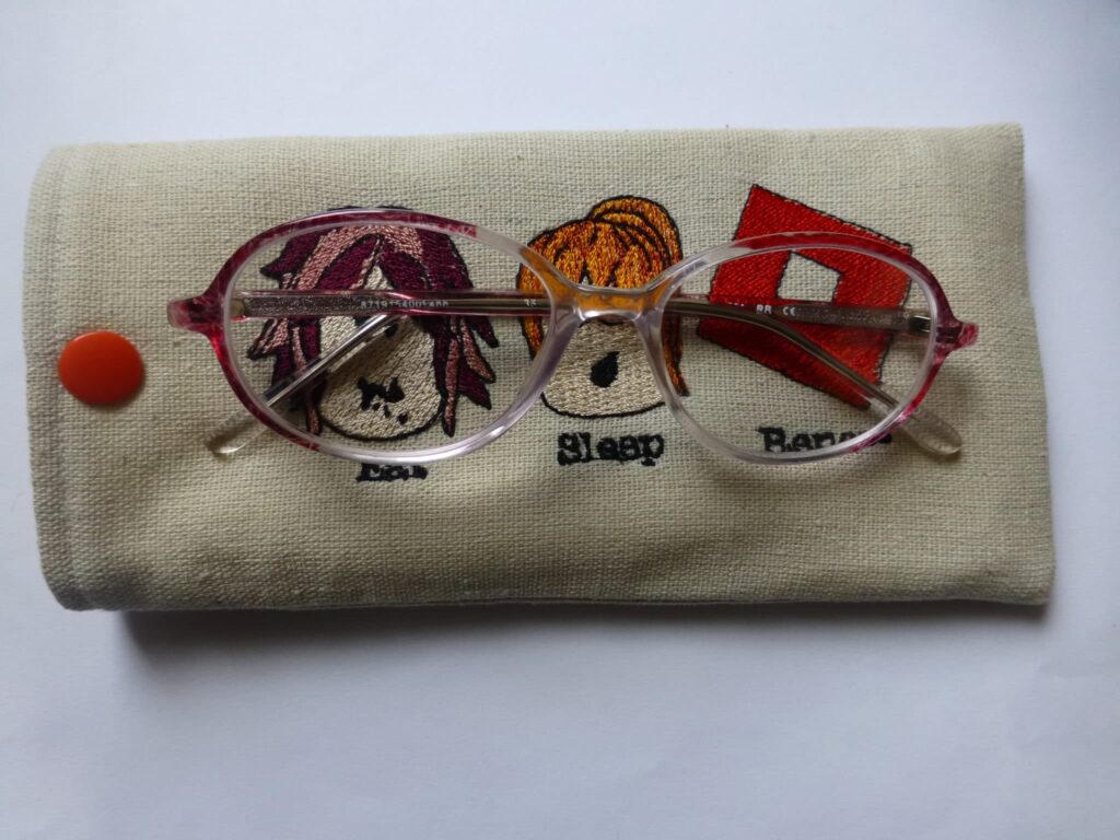 Glasses case for girl gamer – gaming enthusiast gift