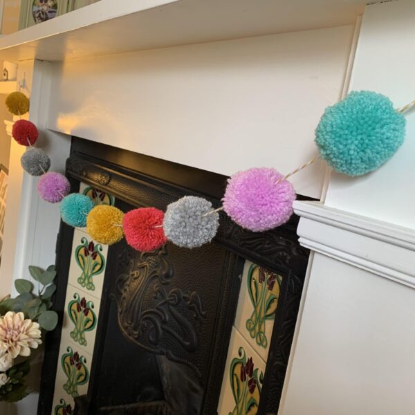 Medium Pom Pom garland - main product image