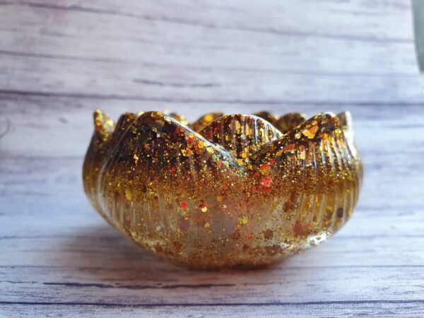 Resin Lotus Tealight Holder - product image 3