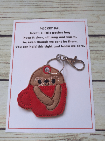 Hug Keychain 