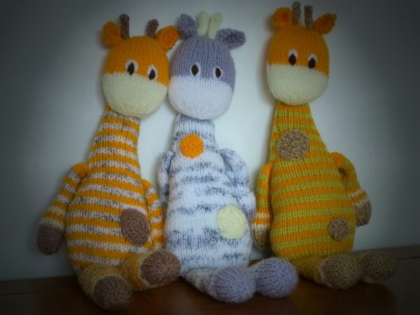 Toy giraffe – knitted - product image 3