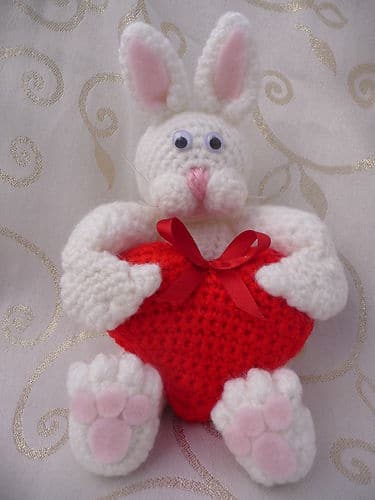 Heart hugging rabbit – amigurumi valentine gift - main product image