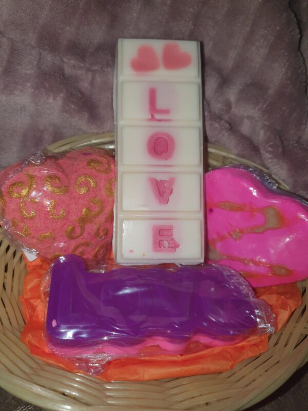 Valentines basket - main product image