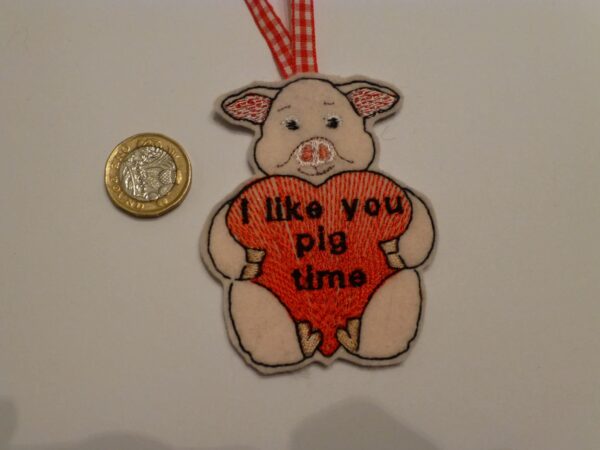 Hanging decoration – Valentine pig - main product image