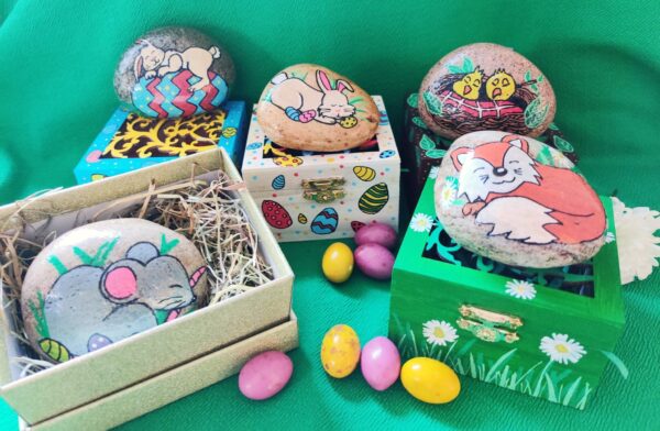 Easter Painted Rock Pebble Pet with their own home - main product image