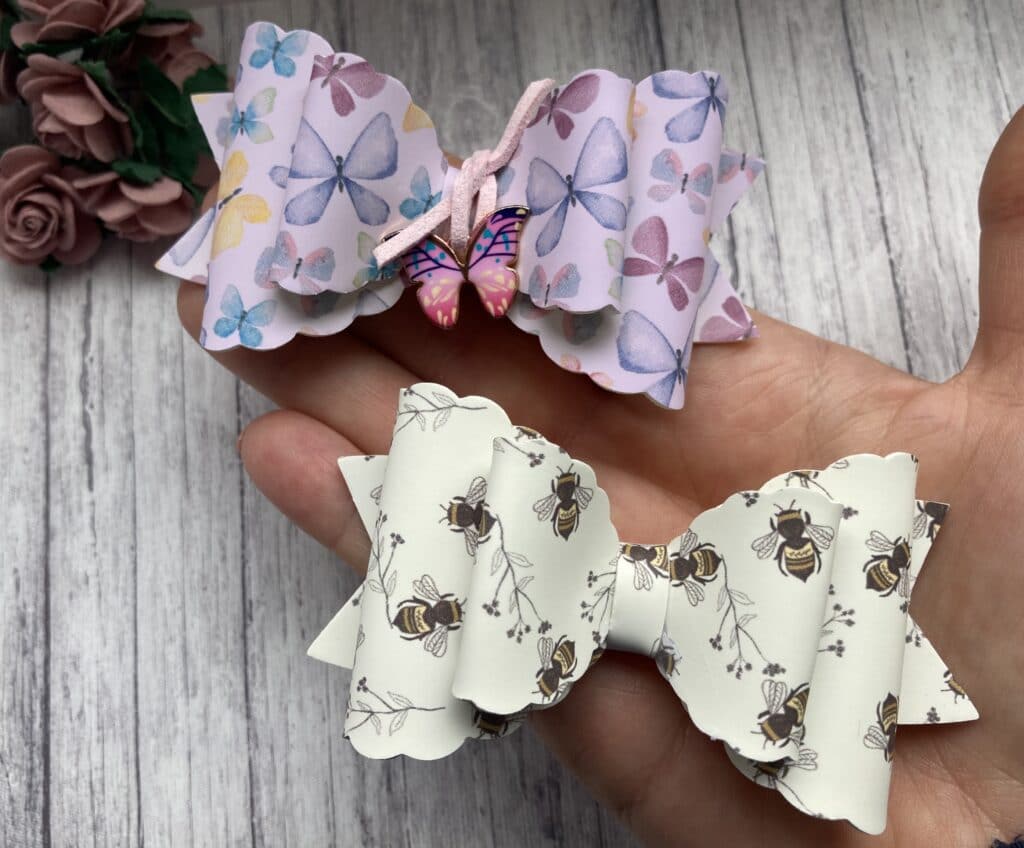 Colour changing hair bows