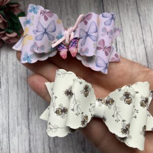 Colour changing hair bows