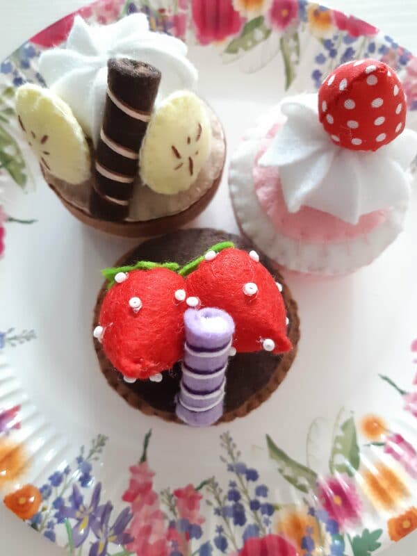 Play food trio of felt cupcakes - main product image