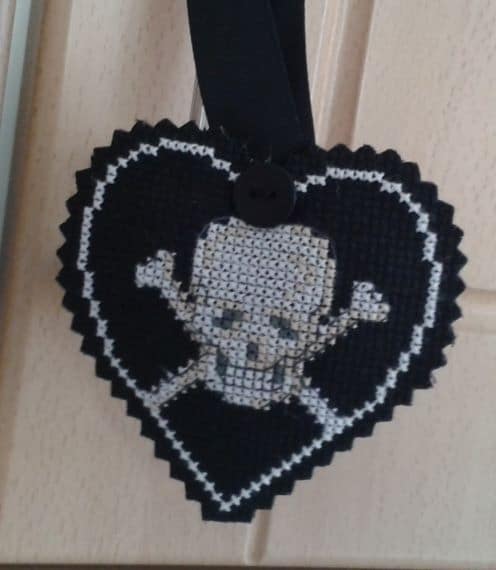 Skull and Crossbones Hanging Heart - main product image