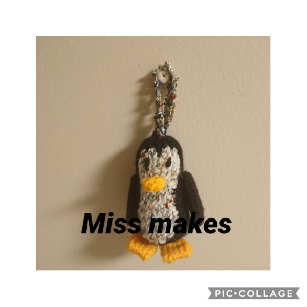 Keyring/Christmas tree penguin - main product image