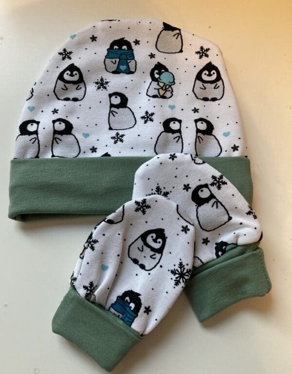 Penguin newborn hat and scratch mittens set - main product image