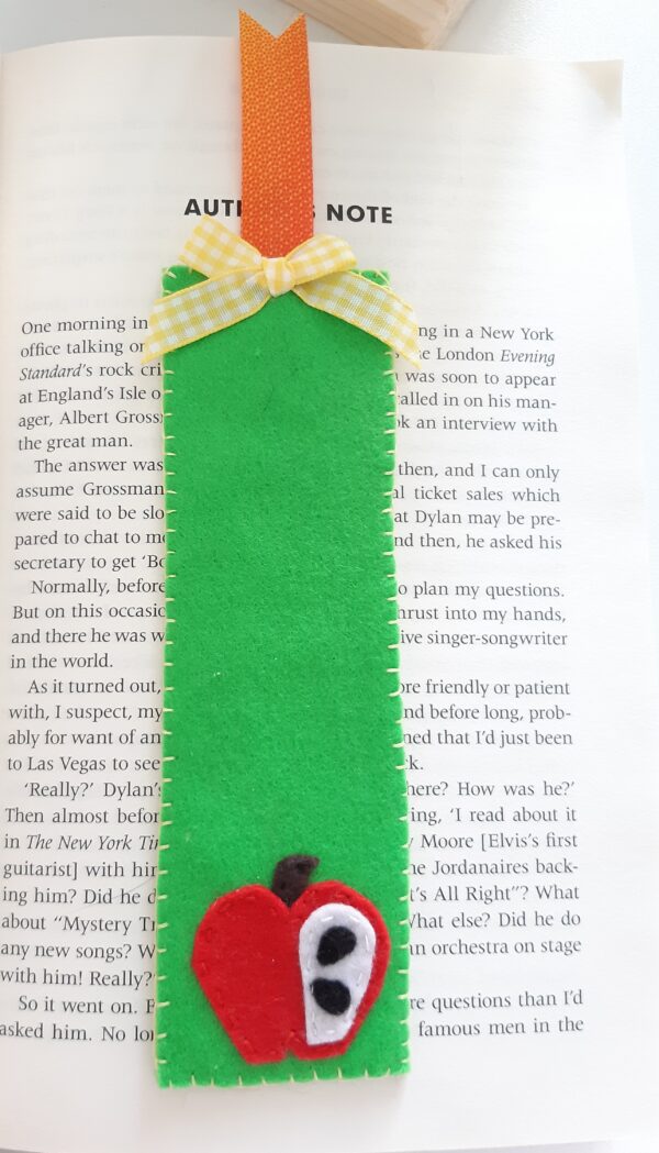 Red apple felt bookmark - main product image