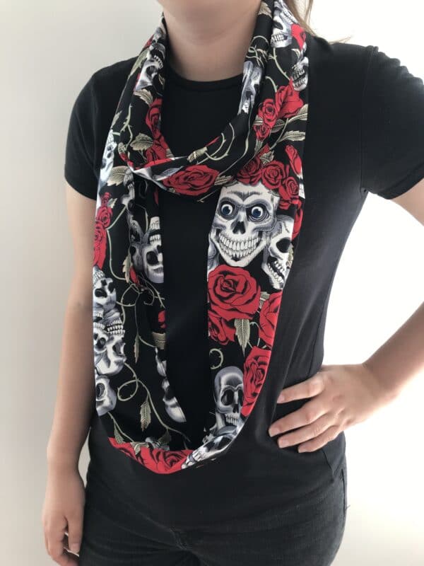 Skull infinity scarf - main product image