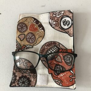 Soft glasses case with sugar skull lining