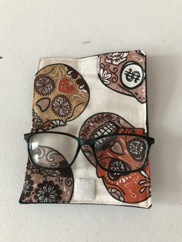 Soft glasses case with sugar skull lining - main product image