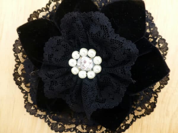 Black lace and velvet hair clip - product image 2