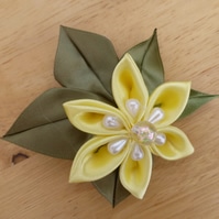 Flower hair decoration – kansashi style in yellow - main product image