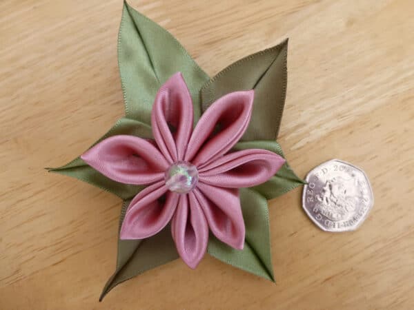 Pink flower hair clip - main product image