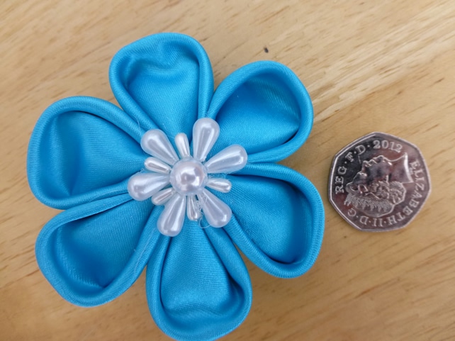 Kansashi style hair clip blue flower