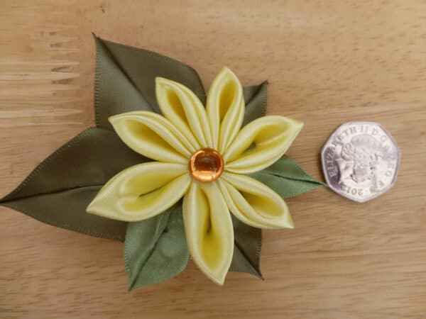 Flower hair clip – yellow kansashi - main product image