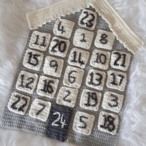 Crochet house advent calendar with pockets: placeholder image (loading)
