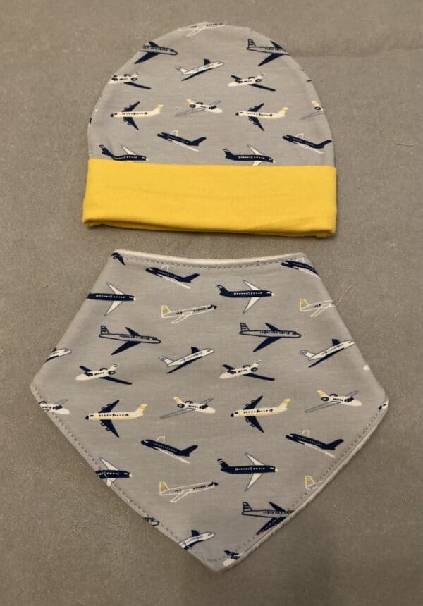 Up to 1 month hat and bib set (planes) - main product image