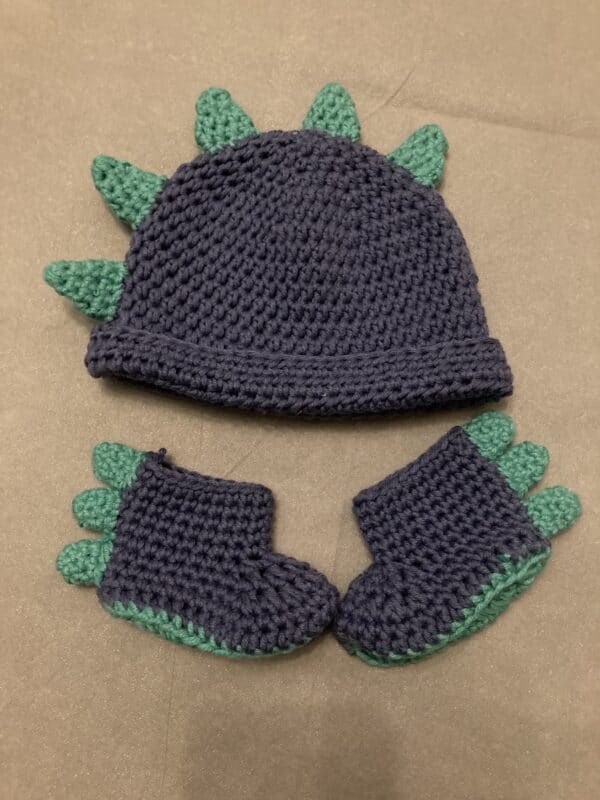 Newborn crochet dinosaur hat and boots set - main product image