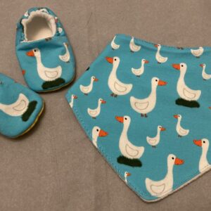 Duck baby shoe and bib set