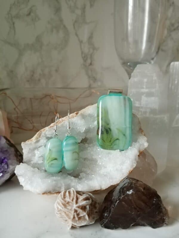 Waterfall glass pendant and earrings - product image 4