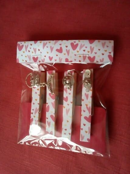 Ladies Accessories Themed Magnetic Pegs – Set of 4 – Hat, Flip Flop, Bag, Hanger – Hearts - product image 3