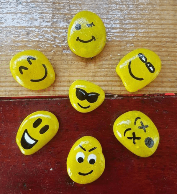 Hand painted pebbles – Smiley faces - main product image