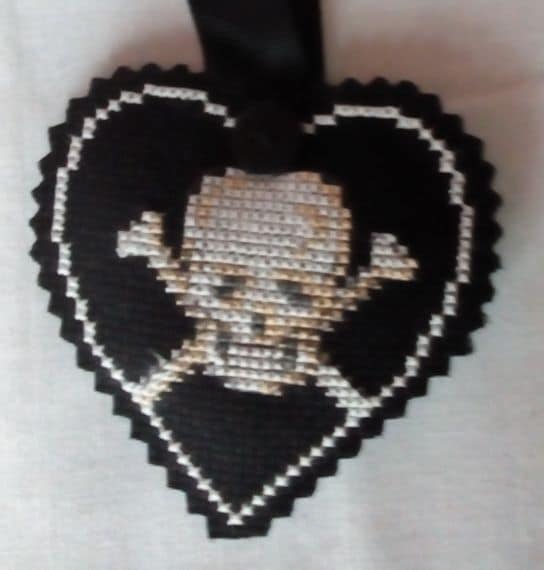 Skull and Crossbones Hanging Heart - product image 2