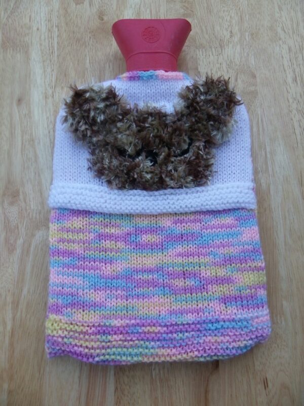 Hot water bottle cover – hand knitted – teddy – pinks - main product image