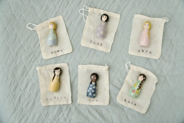 6 DOLL SET – FLOWERY FRIENDS DIVERSE WOODEN PEG DOLLS WITH LINEN BAGS - product image 4