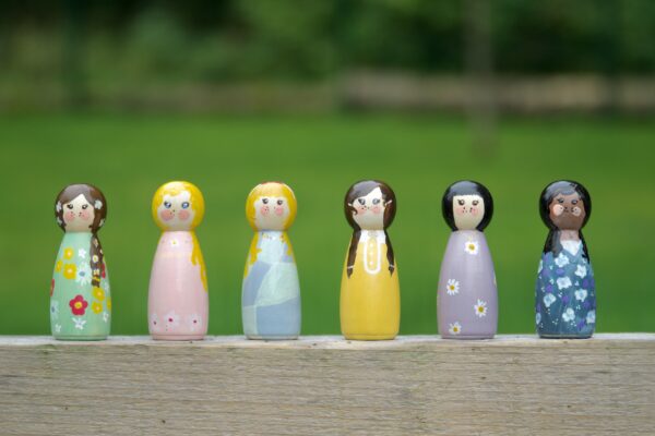 6 DOLL SET – FLOWERY FRIENDS DIVERSE WOODEN PEG DOLLS WITH LINEN BAGS - product image 2