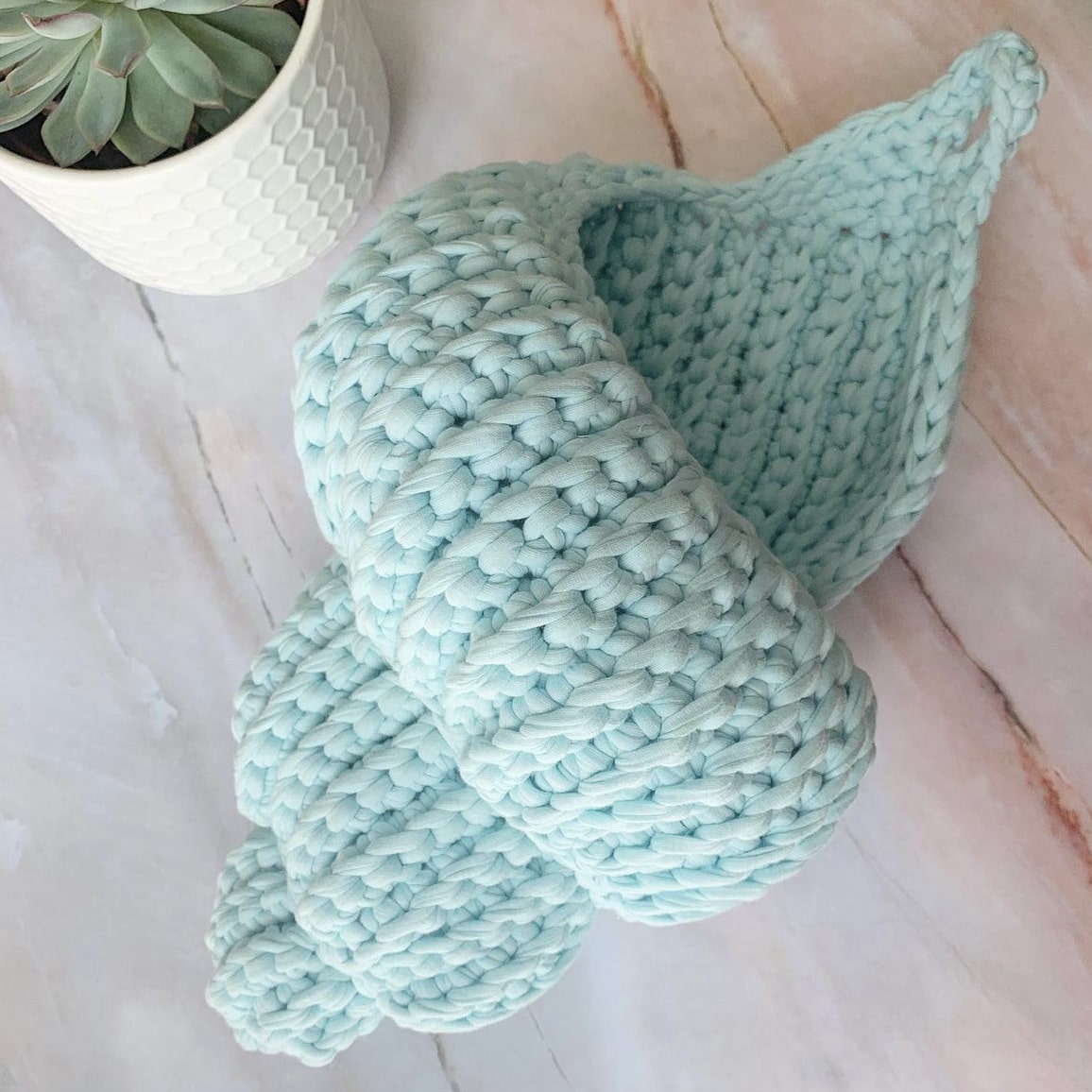 Crochet shell basket - main product image