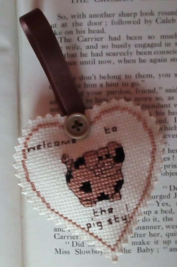 Welcome To The Pig Sty – Hanging Heart/Pocket Hug, Cross Stitch, Pink - product image 2