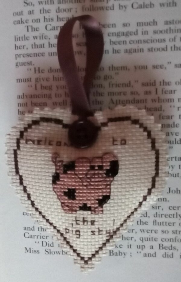 Welcome To The Pig Sty – Hanging Heart/Pocket Hug, Cross Stitch, Brown - product image 2