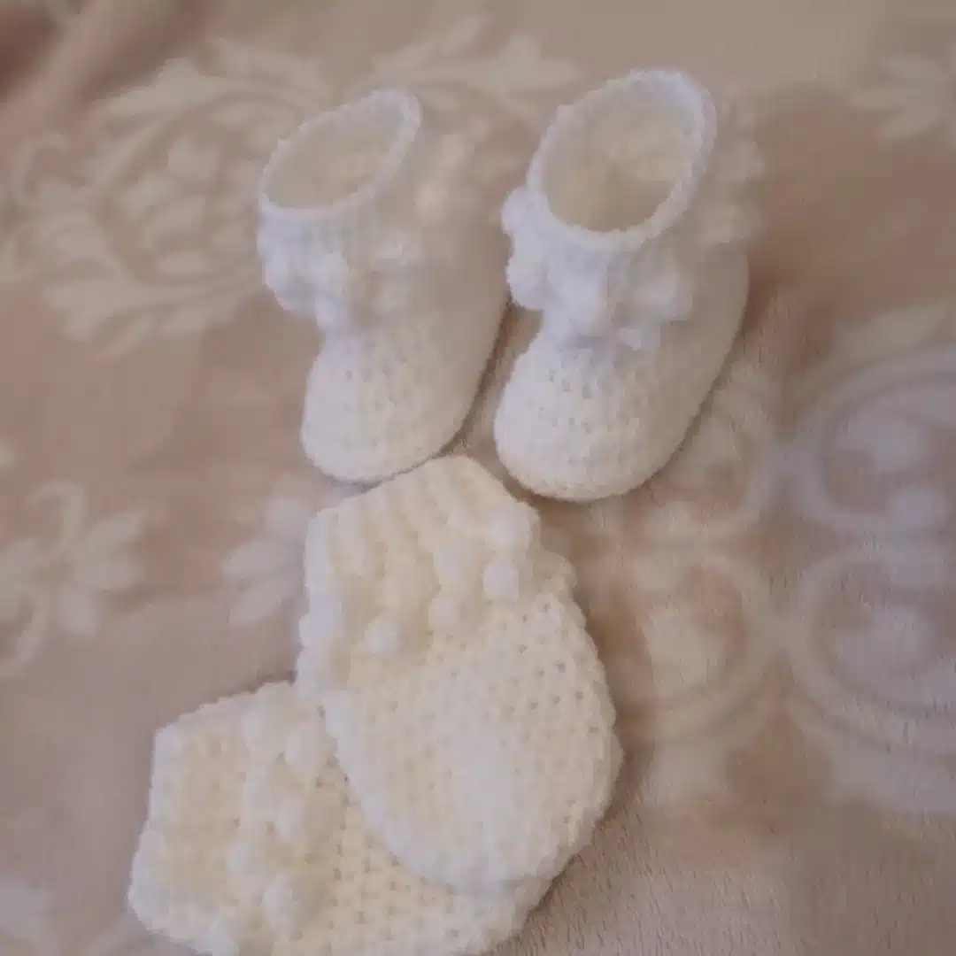 0-3month bobble booties and mittens set - main product image