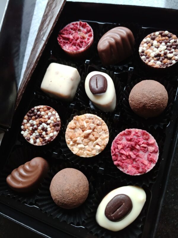 Assorted Luxury English Chocolates – No Alcohol (ALECNA1) - main product image